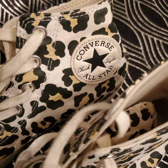 Converse Women's High-Top Sneakers with Rare Leopard Pattern Womens 8 - Picture 2 of 5